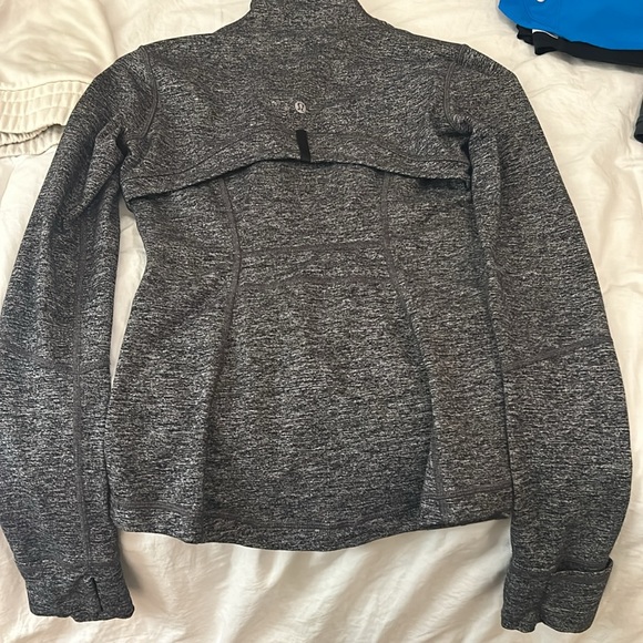Gray and black lululemon define jacket. Size 4 - Picture 4 of 4